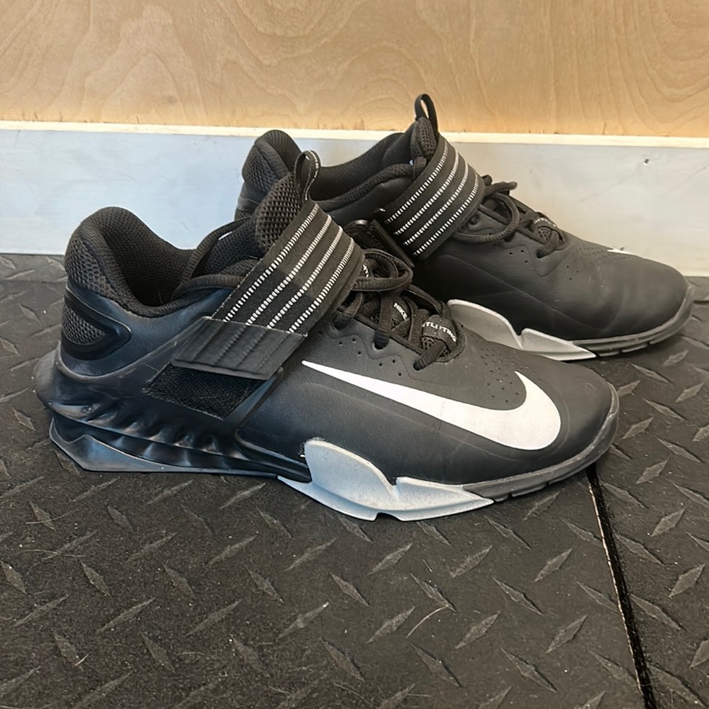 Nike weightlifting shoes